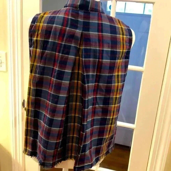 Madewell sleeveless button down plaid shirt with frayed hem.  Size S - Picture 5 of 9